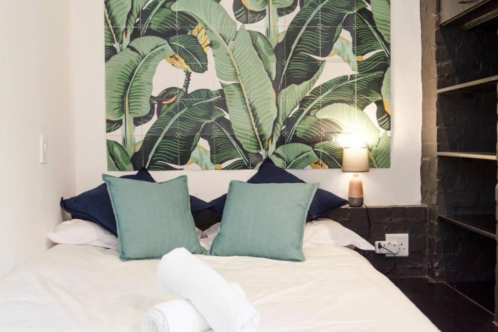 Apartment Modern Sea Point And Gem Cape Town