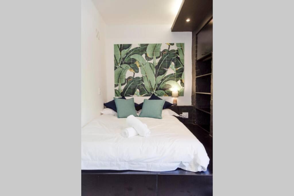 Modern Sea Point And Gem Apartment